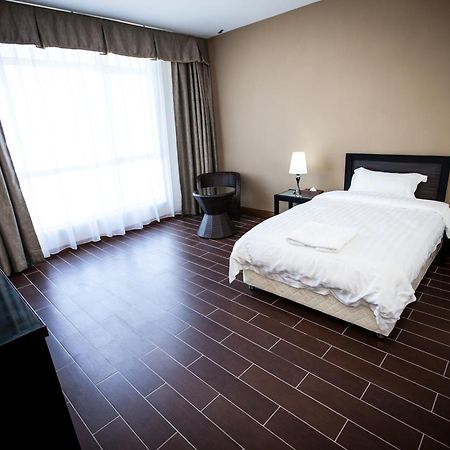 Putatan Platinum Hotel Кота-Кінабалу Номер фото