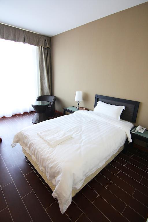 Putatan Platinum Hotel Кота-Кінабалу Номер фото