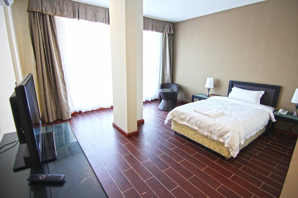 Putatan Platinum Hotel Кота-Кінабалу Номер фото