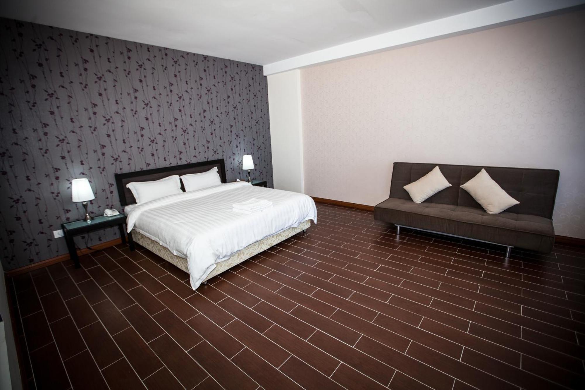 Putatan Platinum Hotel Кота-Кінабалу Номер фото