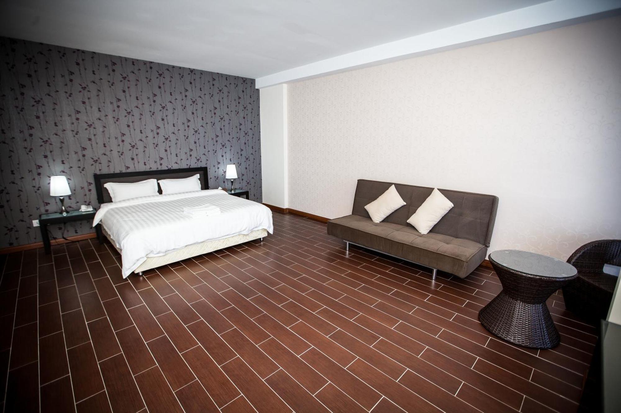 Putatan Platinum Hotel Кота-Кінабалу Номер фото